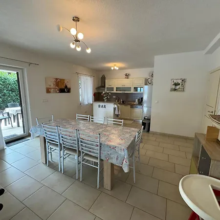 Vila Isa 4 Bedrooms, 4 Bathrooms, Sauna, Jacuzzi, Panoramic View