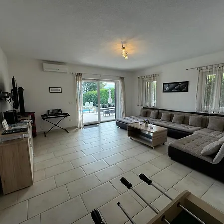 Vila Isa 4 Bedrooms, 4 Bathrooms, Sauna, Jacuzzi, Panoramic View