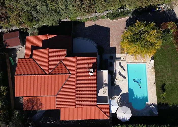 Vilă Isa 4 Bedrooms, 4 Bathrooms, Sauna, Jacuzzi, Panoramic View