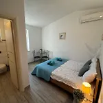 Isa 4 Bedrooms, 4 Bathrooms, Sauna, Jacuzzi, Panoramic View וילה