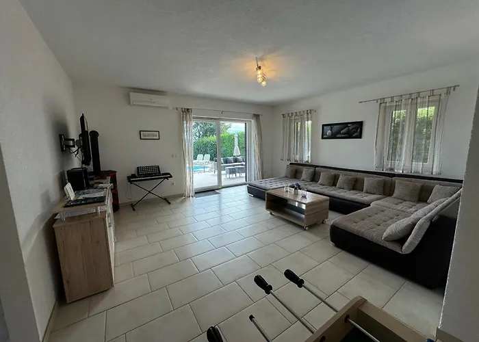 Villa Isa 4 Bedrooms, 4 Bathrooms, Sauna, Jacuzzi, Panoramic View