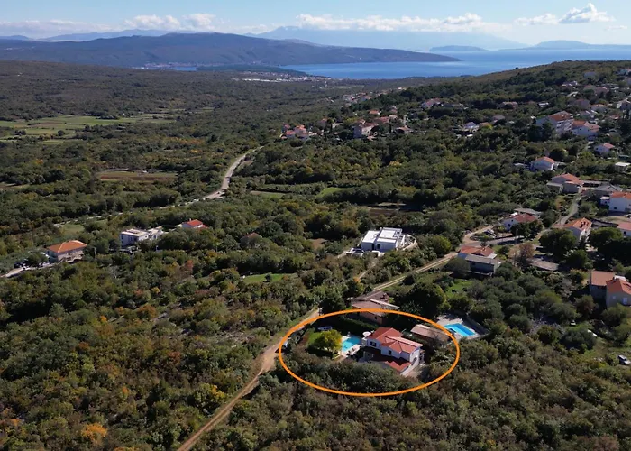 Isa 4 Bedrooms, 4 Bathrooms, Sauna, Jacuzzi, Panoramic View * Vrh (Krk)